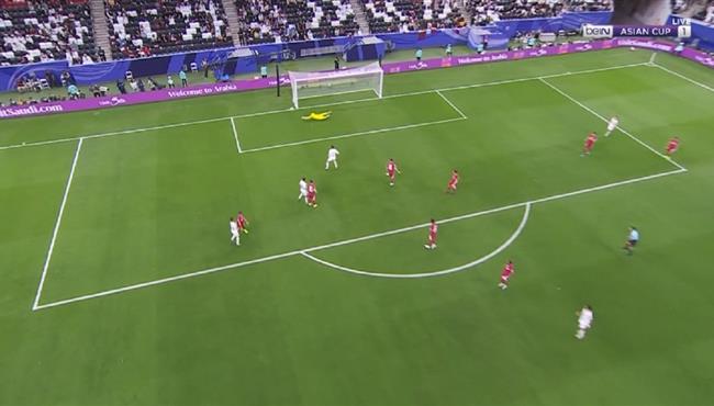 تصدي حارس مرمي قطر يحرم فلسطين من تسجيل هدف رائع