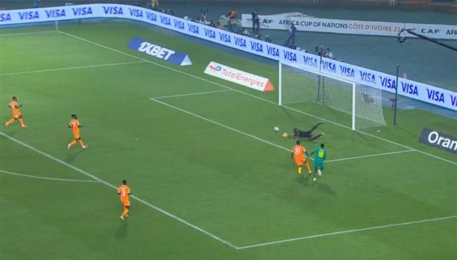 تصدي حارس كوت ديفوار يمنع هدف ثاني للسنغال بكاس امم افريقيا