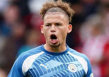 مانشستر سيتي يحدد سعر كالفين فيليبس بعد اهتمام باريس سان جيرمان