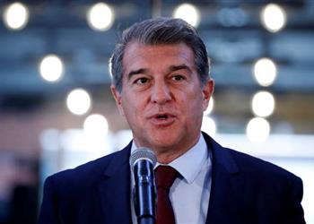 تقارير إسبانية من أجل 12 مليون يورو برشلونة ينتظر بيع مدافعه السابق