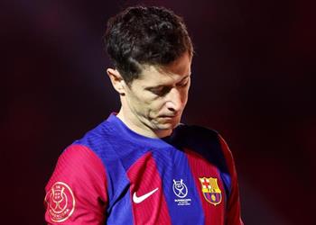 مدرب بولندا ليفاندوفسكي محبط في برشلونة ويحتاج للدعم