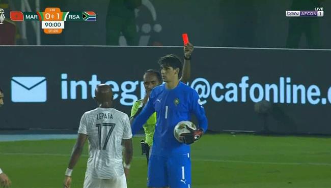 طرد سفيان امرابط في مباراة المغرب وجنوب افريقيا