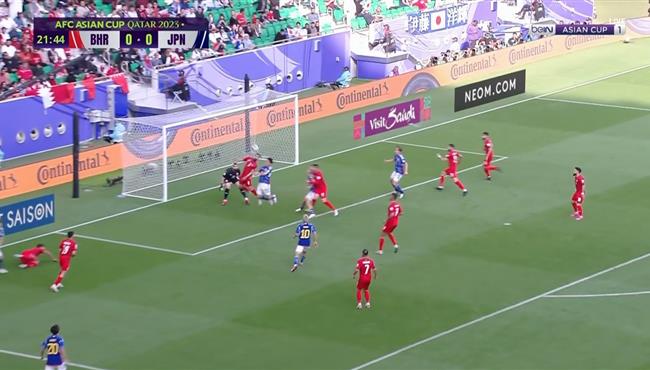لاعب البحرين ينقذ مرماه من هدف لليابان بكاس اسيا