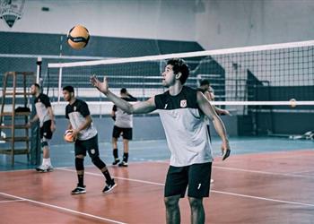 خاص الأهلي ينهي اتفاقه مع محترف أمريكي لتدعيم فريق الطائرة