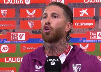 فيديو راموس ينفجر غاضب ا في وجه مشجع إشبيلية بعد الهزيمة أمام أتلتيك بلباو