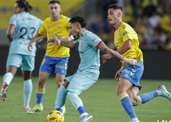 رافينها يثير غضب تشافي في مباراة برشلونة ولاس بالماس