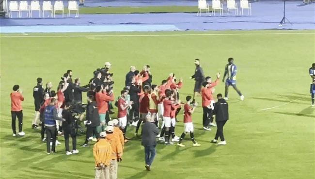 فيتوريا يجمع لاعبي مصر لتحيه الجماهير قبل الذهاب لبطولة كأس أمم افريقيا