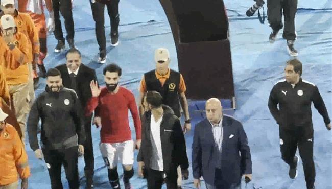 الجماهير تحيي محمد صلاح واللاعبين بعد مباراة مصر وتنزانيا