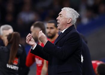 أنشيلوتي يسخر من ارتباطه بالتدريب في الدوري السعودي