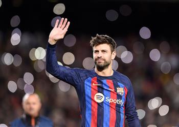 رسمي ا بيكيه يعلن عودته إلى كرة القدم