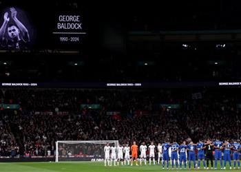 دقيقة صمت وشارة سوداء حداد ا على وفاة بالدوك المأساوية قبل مباراة إنجلترا واليونان