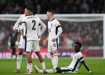 ساكا يثير مخاوف آرسنال بعد إصابته في مباراة إنجلترا واليونان