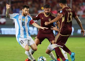 أرضية قبيحة رد فعل غاضب من ميسي بعد تعادل الأرجنتين مع فنزويلا