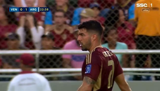لاعب فنزويلا كاد ان يسجل هدف رائع من منتصف الملعب امام الارجنتين