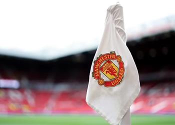 على رأسها ريال مدريد وبرشلونة منافسة بين 5 أندية على لاعب مانشستر يونايتد السابق