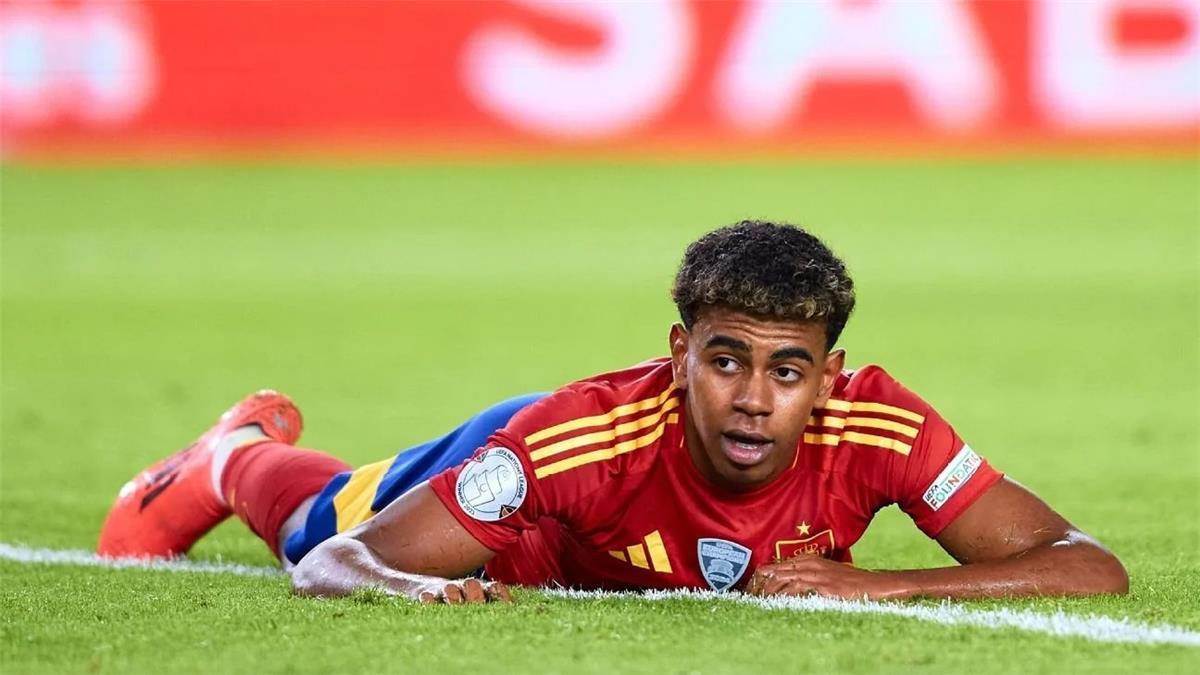 بعد طلب برشلونة.. رسميًا | استبعاد لامين يامال من مباراة إسبانيا وصربيا