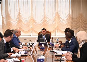 وزير الرياضة يبحث مستجدات نقل مقر كاف إلى العاصمة الإدارية