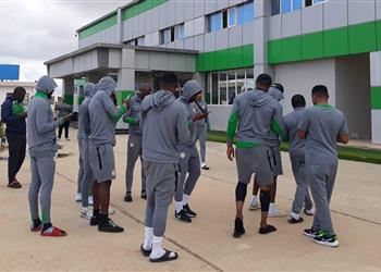 رسميا كاف يصدر قرارا بشأن أزمة بعثة نيجيريا قبل مباراة ليبيا في تصفيات كأس أمم إفريقيا