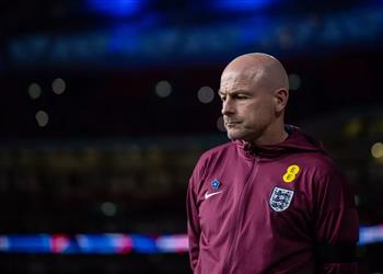 سكاي سبورتس إنجلترا تقترب من تعيين مدير فني جديد خلفا لـ لي كارسلي