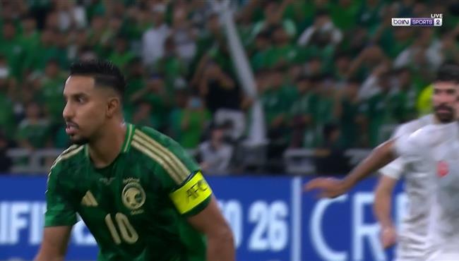 سالم الدوسري يهدر ركلة جزاء في مباراة السعودية والبحرين بتصفيات كأس العالم