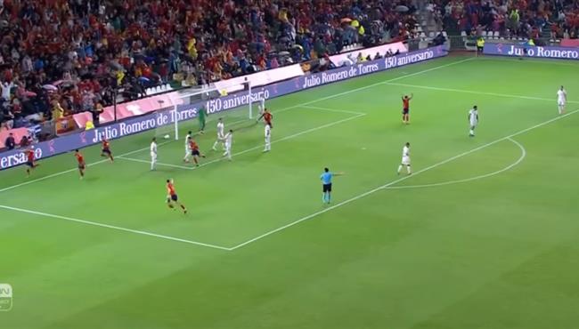 هدف اسبانيا الاول في مرمي صربيا بدوري الامم الاوروبية لابورت