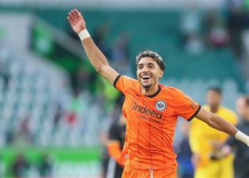 مدرب فرانكفورت يوضح موقف عمر مرموش من مباراة باير ليفركوزن