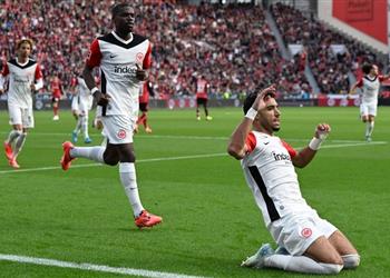 التألق مستمر فيديو عمر مرموش يسجل هدف فرانكفورت الأول أمام باير ليفركوزن