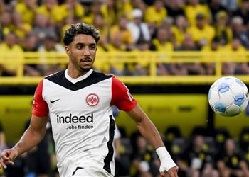 ماركوس كروش يشكك في صحة ضربة جزاء عمر مرموش أمام باير ليفركوزن