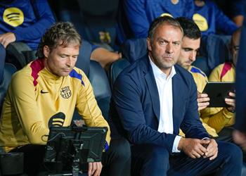 فليك يتوجه بطلب إلى لاعبي برشلونة بعد الخماسية أمام يونج بويز ويمنحهم خبر ا سار ا