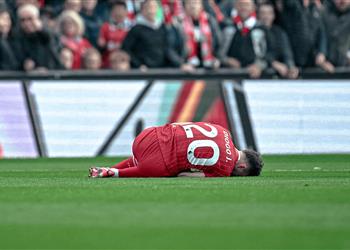 جوتا يغادر مباراة ليفربول وتشيلسي للإصابة