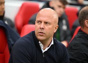 آرني سلوت يهاجم حكم مباراة ليفربول وتشيلسي نستحق ركلة جزاء وبطاقة حمراء على أدارابيويو