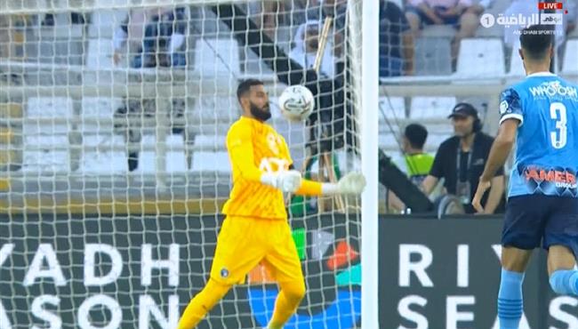 لقطة مهارية من احمد الشناوي في مباراة الزمالك وبيراميدز بكأس السوبر المصري