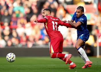 إعلامي بريطاني ينتقد حكم مباراة ليفربول وتشيلسي محمد صلاح حاول خداعه