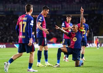 فليك يداوي جراح الماضي فيديو هاتريك رافينها يقود برشلونة للانتقام من بايرن ميونخ برباعية في دوري أبطال أوروبا