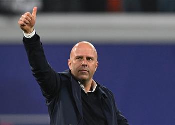 سلوت يوضح سبب استبدال محمد صلاح في مباراة ليفربول ولايبزيج