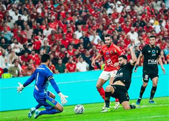 فيديو الخبير التحكيمي لقنوات أبو ظبي يحسم الجدل حول هدف الزمالك الملغي أمام الأهلي