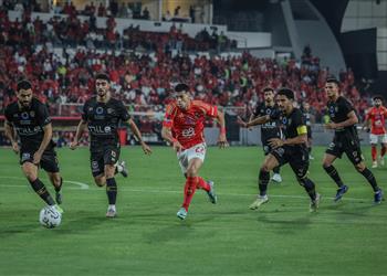 فيديو لاعب الأهلي يغادر مباراة الزمالك مصاب ا