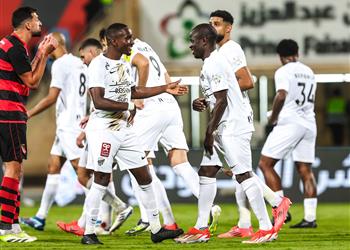 فيديو كانتي يقود الاتحاد لفوز صعب على الرياض في الدوري السعودي