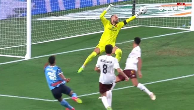 تصدي محمد بسام يحرم ابراهيم عادل من تسجيل هدف فوز قاتل لبيراميدز امام سيراميكا