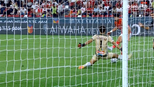 وسام ابو علي يهدر هدف محقق للاهلي امام الزمالك بنهائي السوبر المصري