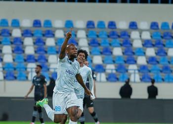 فيديو جودوين يسجل هدف الأخدود الأول أمام الأهلي في الدوري السعودي