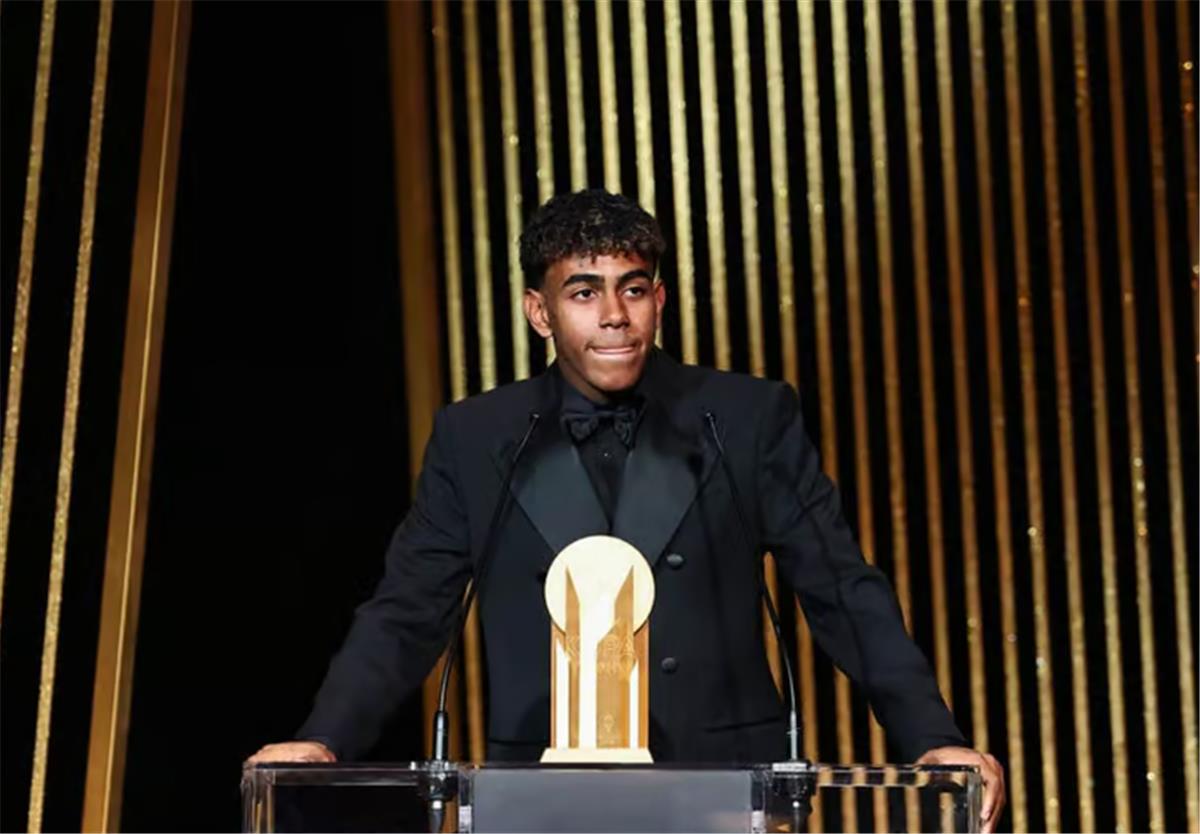 فيديو | لامين يامال يفوز بجائزة كوبا لـ أفضل لاعب شاب في 2024