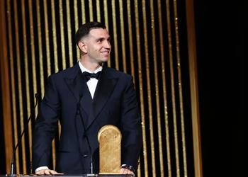 إيميليانو مارتينيز يفوز بجائزة ياشين لـ أفضل حارس مرمى في العالم 2024