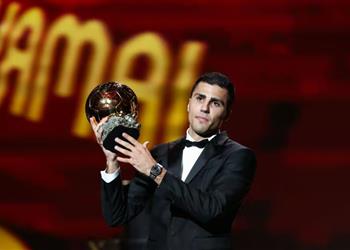 فيديو الكرة الذهبية 2024 رودري يفوز بجائزة أفضل لاعب في العالم