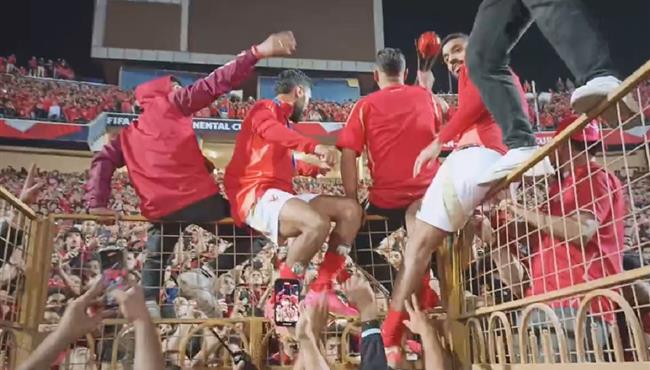 حسين الشحات وكهربا يحتفلان مع جماهير الثالثة شمال بالكأس