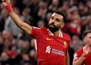 سلوت يثير الجدل حول مستقبل محمد صلاح مع ليفربول