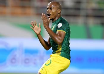 مدرب جنوب إفريقيا يستبعد بيرسي تاو للمرة الثانية على التوالي ويكشف السبب