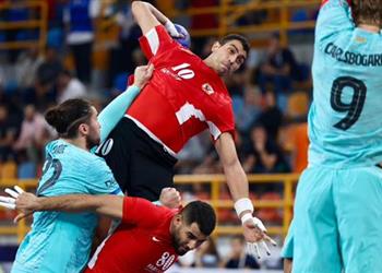 صحف إسبانيا تتغنى بالأهلي بعد الفوز على برشلونة في مونديال اليد انتصار تاريخي حطم ألوان البارسا