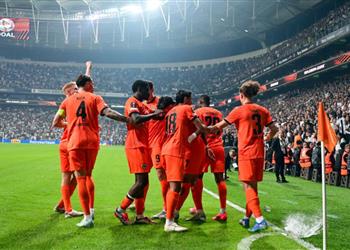 فيديو مرموش يسجل ويقود فرانكفورت للفوز بثلاثية أمام بشكتاش بـ الدوري الأوروبي