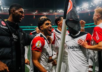 فيديو بعد دقائق من مشاركته عمر مرموش يسجل هدف فرانكورت الثاني أمام مونشنجلادباخ